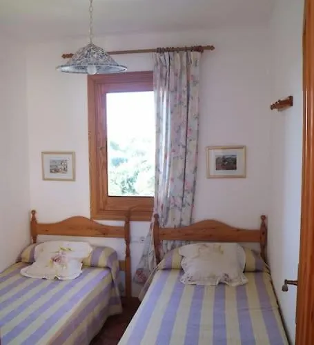 Dom wakacyjny Spectacular With Swimmingpool In